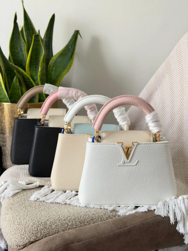 Brand: Louis Vuitton Quality: Premium Super Master Quality Product Type: Handbag Hardware: Gold-Tone Hardware Available Colors: White / Pink Cream / White Black / Pink Black / Beige Availability: In Stock Louis Vuitton Handbag LV-HB-002
